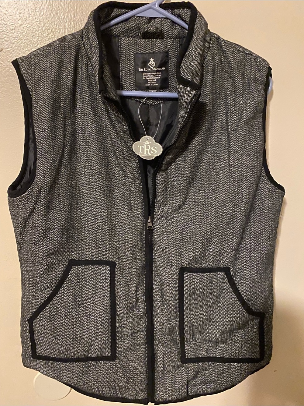 The Royal Standard Men's Gray Herringbone Quilted Vest with Black Trim
